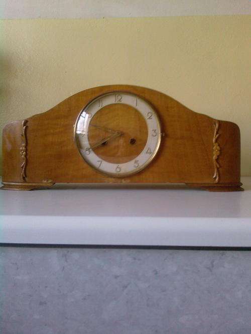 MANTLE PIECE CLOCK =CIRCA 1940'S