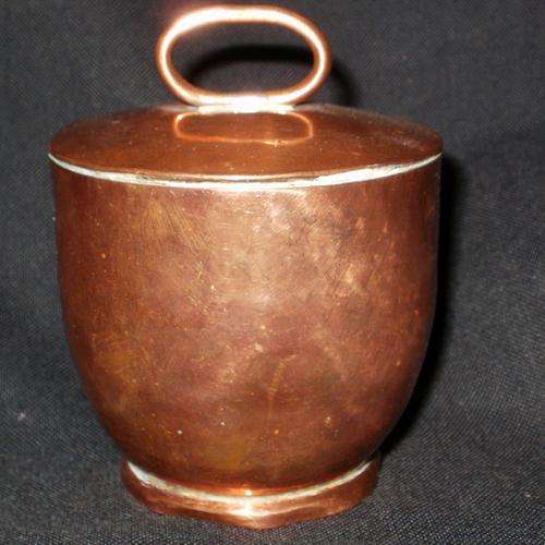 AN OLD OVAL SHAPED COPPER POT