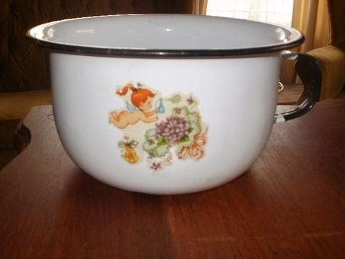 ENAMEL CHAMBER POT