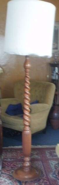 TEAK REEDED TURNED AND BARLEY TWIST LAMP CIRCA 1920-1930