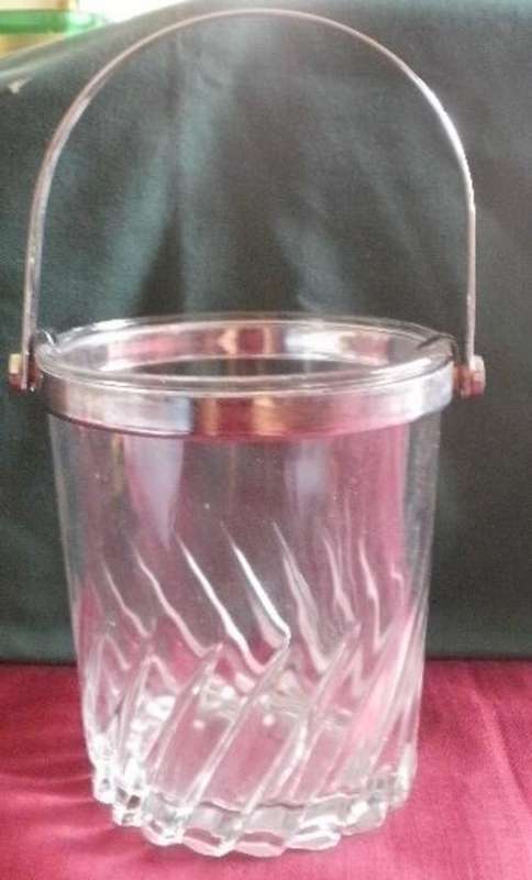 GLASS ICE BUCKET