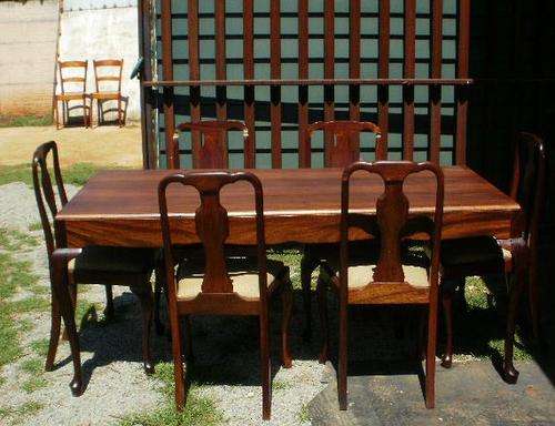 MAHOGONY DINING ROOM TABLE & CHAIRS