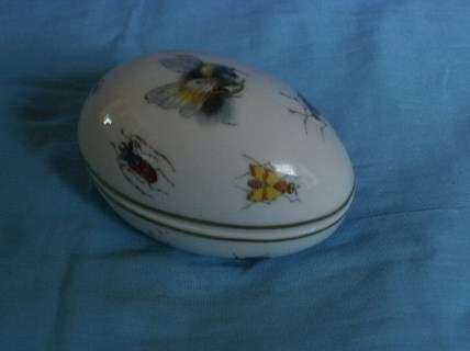EGG SHAPE TRINKET BOX MADE BY"THE PRESENT COMPANY"