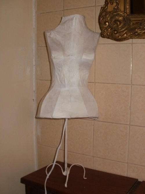 LAMP IN THE SHAPE OF A WOMAN