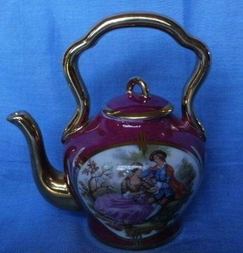 LIMOGES MINIATURE KETTLE(a)