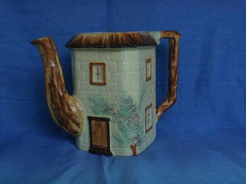 LOVELY TEAPOT LOOKS LIKE A HOUSE(KEELE ST. POTTERY)