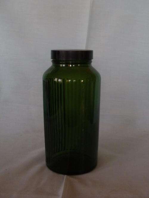 GREEN BOTTLE WITH LID