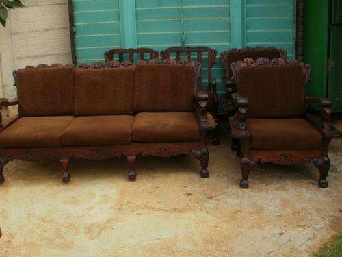 MAHOGONY BALL & CLAW LOUNGE SET, WITH ELEPHANT CARVINGS ON THE FEET
