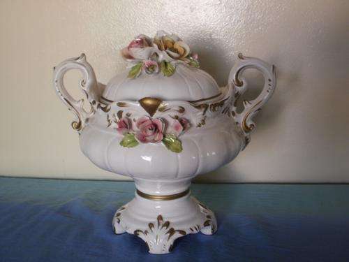 CAPODIMONTE URN