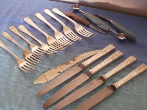 12 PIECES OF EPNS CUTLERY & X3 KITCHEN UTENCILS