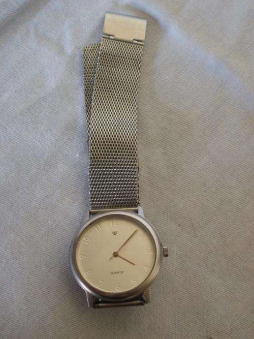 MENS WOOLWORTHS(?) QUARTZ WATCH