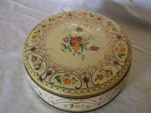 LOVELY BEACON ROUND TIN