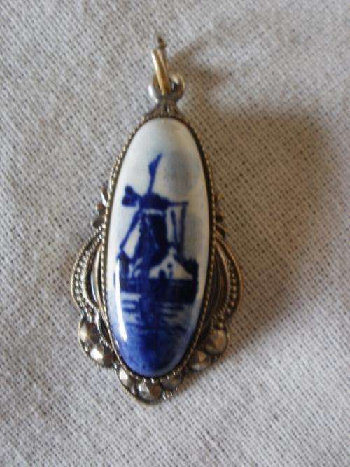 LOVELY PENDANT (COULD BE DELFT)