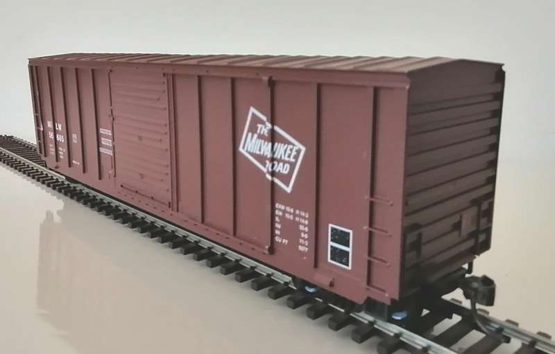 2x HO rolling stock - pse see description