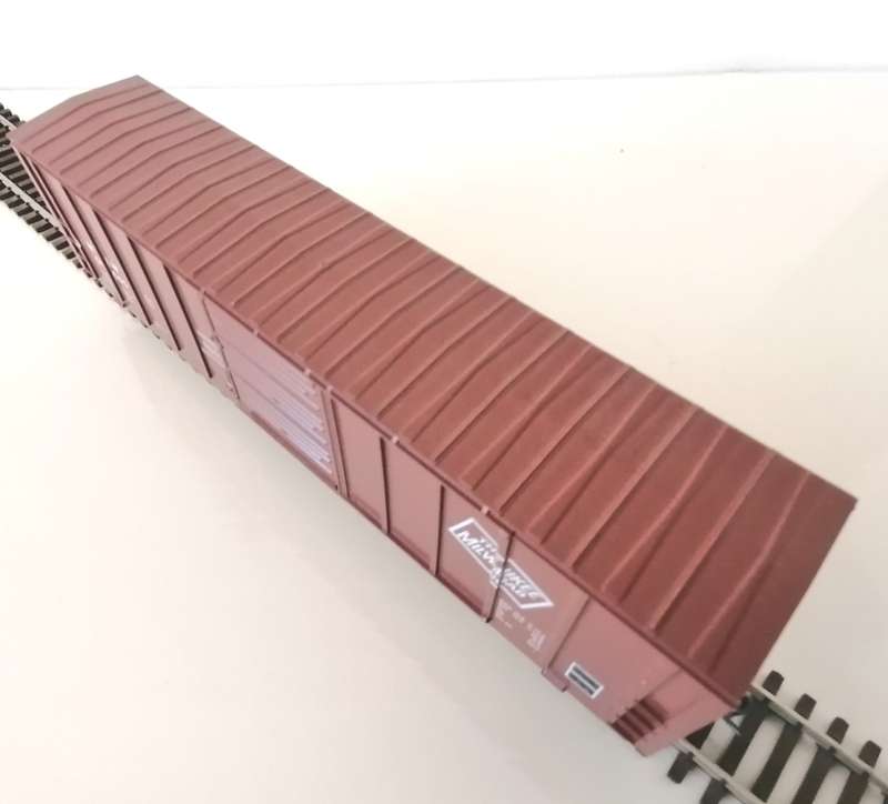 2x HO rolling stock - pse see description