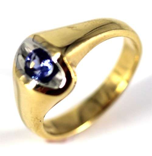 18 CT YELLOW GOLD TANZANITE RING