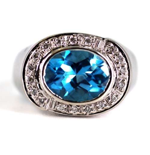 9CT WHITE GOLD TOPAZ AND DIAMONDs RING