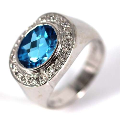 9CT WHITE GOLD TOPAZ AND DIAMONDs RING