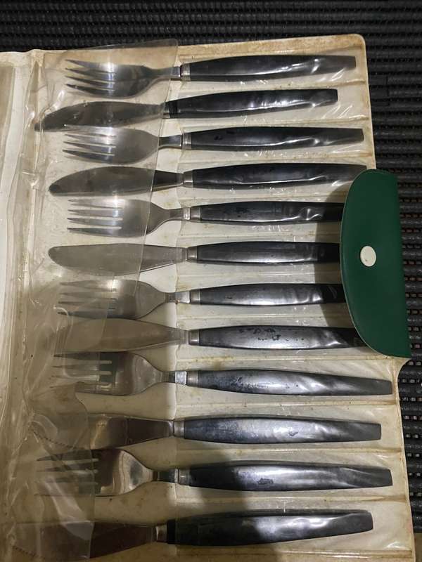 Stainless steel cutlery set
