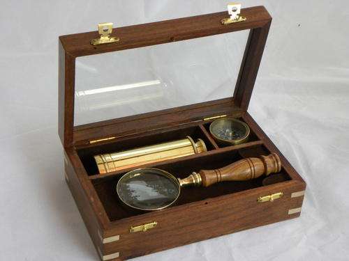 BRASS TELESCOPE, MAGNIFYING GLASS AND COMPASS IN WOODEN BOX