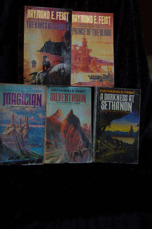 Raymond E Feist - The Riftwar Saga