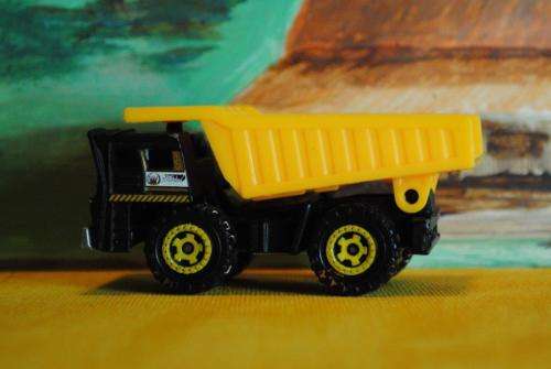 Matchbox Mining Truck ¿ Black and Yellow ¿ Scale 1:72 or HO