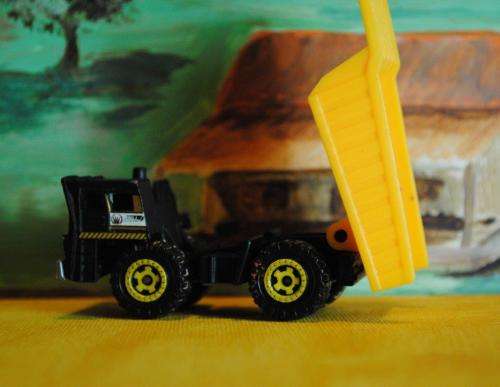 Matchbox Mining Truck ¿ Black and Yellow ¿ Scale 1:72 or HO