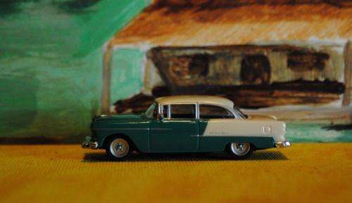 Model Power 1956 Chevrolet Belair Sedan Green and Cream 1:87 Ho Scale Railway Accessory