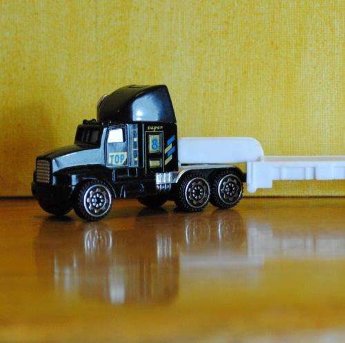 Chinese No Name Brand Low Loader  Black and White 1:87 HO Scale