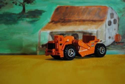 Matchbox Site Levelling Dump Truck 1:72  almost HO railway scale