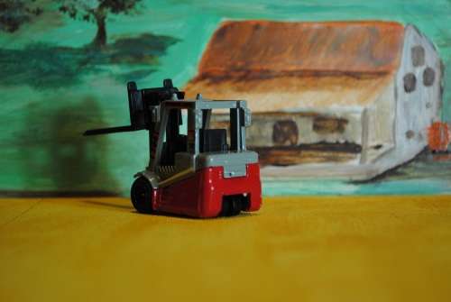 Matchbox Fork Lift - 1:72  almost HO Railway Scale