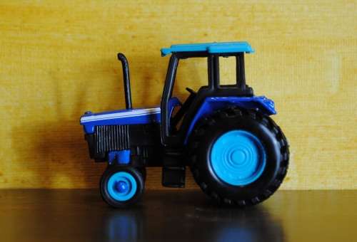 Chinese No Name Brand Tractor 1:87 HO Railway Scale Blue