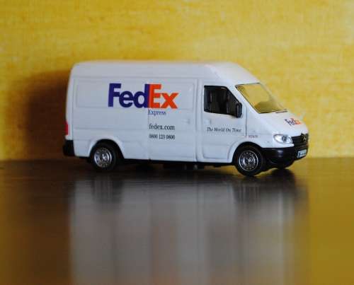 Model Power 19222 Fedex Mercedes Benz Sprinter