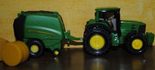 Siku 1665 John Deere Tractor and Baler 1:87 HO Railway Scale
