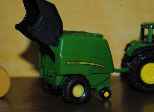 Siku 1665 John Deere Tractor and Baler 1:87 HO Railway Scale