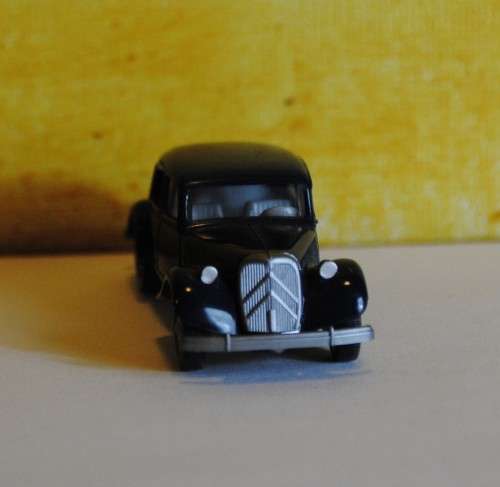 Wiking Citroen 15 Six Sedan 1 ;87 HO Railway Scale