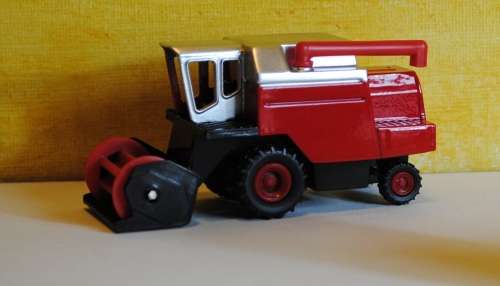 Siku 1620 Mercedes Benz Horse with low loader trailer and Combine Harvester 1:87 HO Scale