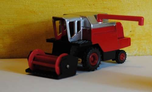 Siku 1620 Mercedes Benz Horse with low loader trailer and Combine Harvester 1:87 HO Scale
