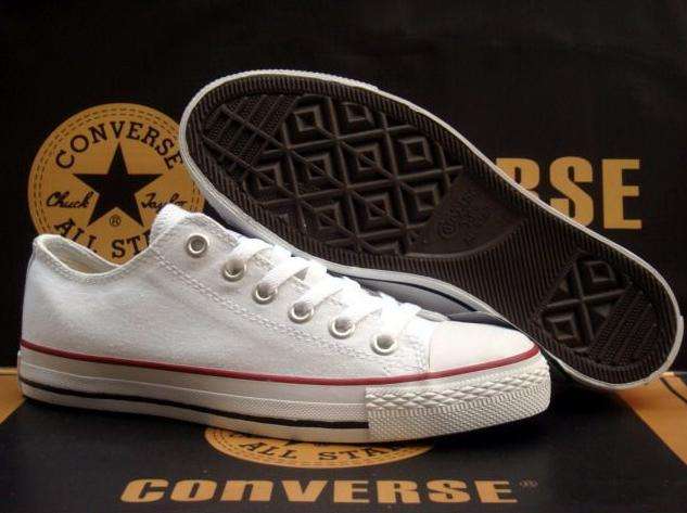 Converse All Star**** Men Sizes Available **** 6 7 8 9 10**** Available In NAVY OR WHITE OR BLACK***
