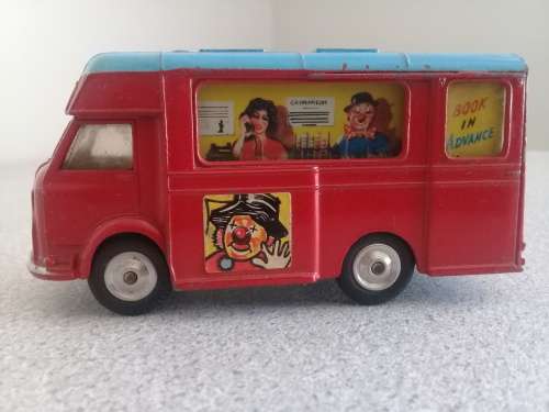 CORGI: CHIPPERFIELDS CIRCUS: BOOKING OFFICE VAN: USED: GOOD CONDITION