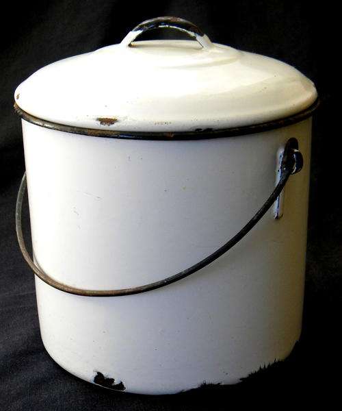 Gorgeous collectible vintage enamelware billy canÂ with lid - PLEASE TAKE A LOOK