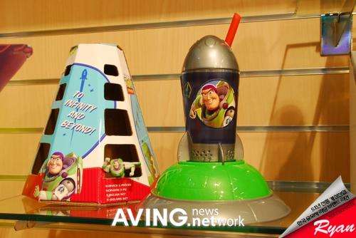 ORIGINAL - Toy Story 3 Rocket dinner set - R1 NO Reserve Auction