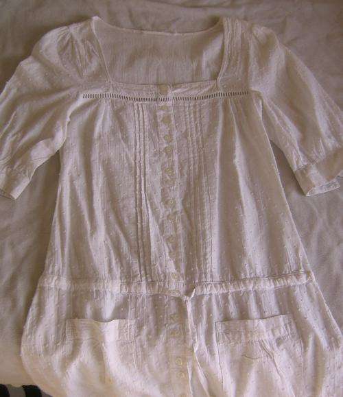 White top (Medium) to fit size 32 - As New- R1 No Reserve Auction!