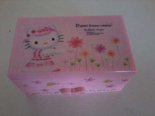 Hello Kitty Musical Jewellery Box - beautifull pink and white - R1 no RESERVE!