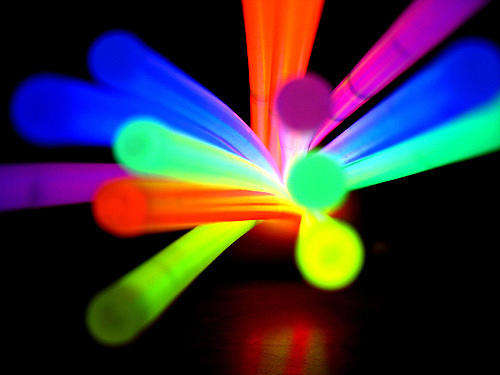 100 GLOW STICKS! in tube! Great Party Asseccory! and Excellent Christmas Add on!