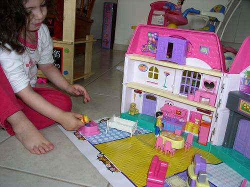 HUGE! My Happy Doll House with all Asseccories,light and sound "REAL" ding dong doorbell!
