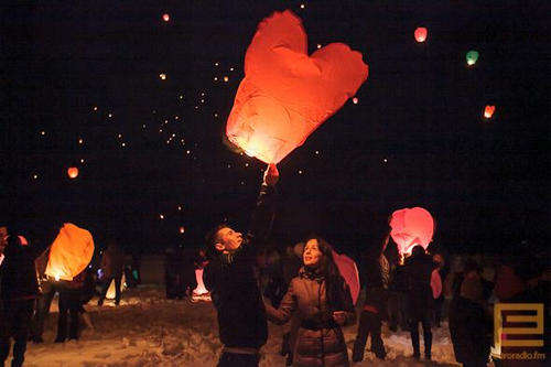 Heart Shape (LARGE) Sky lanterns, R1 no reserve auction - Great Gift idea!