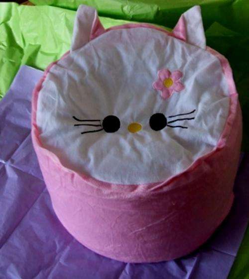 Hello Kitty LARGE Blow up seat - R1 No Reserve - Great Gift!