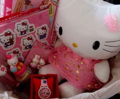 Beautifull Hello Kitty TOY BASKET - HELLO KITTY DOLL AND TOYS  and Asseccories! R1 no reserve...