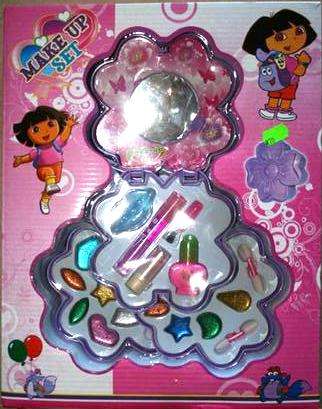 Beautifull DORA THE EXPLORER - Make up set -  Worth Every bid!